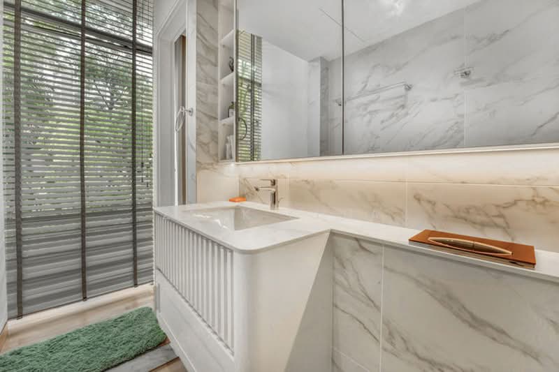 The Edge on Cairnhill, 130 Cairnhill Road, 4 Bedrooms, 2,131 sqft, Condominium For Sale, by Zack Chua, 500162412 - Bathroom 2 - PropertyGuru.com.sg