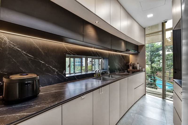 The Edge on Cairnhill, 130 Cairnhill Road, 4 Bedrooms, 2,131 sqft, Condominium For Sale, by Zack Chua, 500162412 - Kitchen - PropertyGuru.com.sg