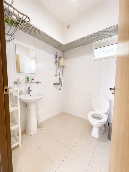 80C Telok Blangah Street 31, 80C Telok Blangah Street 31, 2 Bedrooms, 732 sqft, HDB Flat For Sale, by Goh Weihan, 500162425 - Common Bath - PropertyGuru.com.sg