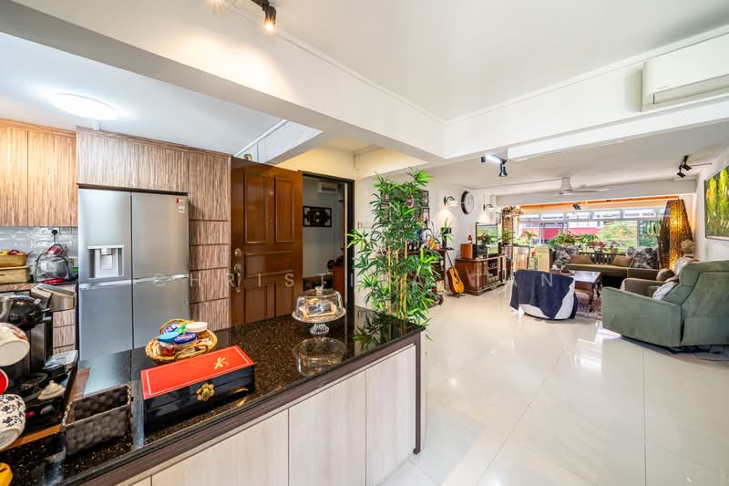 249 Hougang Avenue 3, 249 Hougang Avenue 3, 3 Bedrooms, 1,345 sqft, HDB Flat For Sale, by Christina Tan, 500162432 - Kitchen - PropertyGuru.com.sg