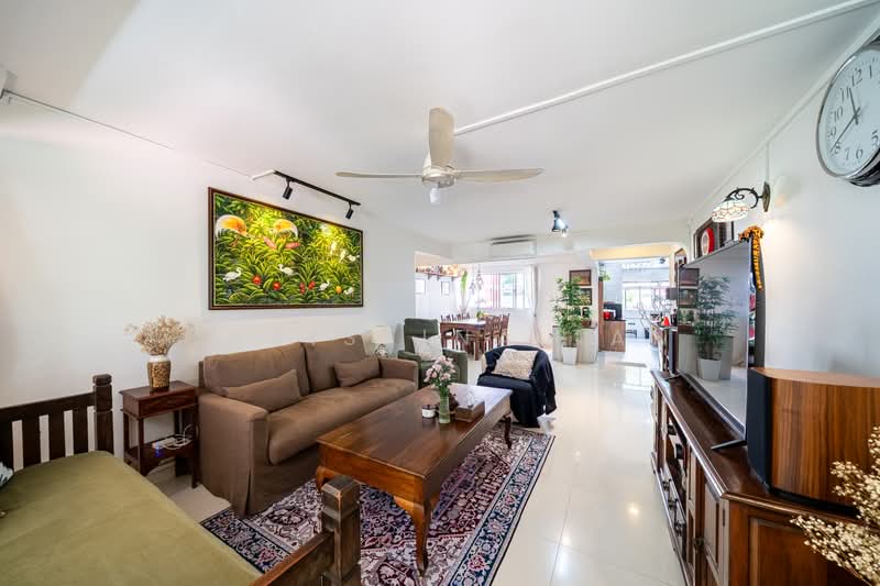 249 Hougang Avenue 3, 249 Hougang Avenue 3, 3 Bedrooms, 1,345 sqft, HDB Flat For Sale, by Christina Tan, 500162432 - Living Room - PropertyGuru.com.sg