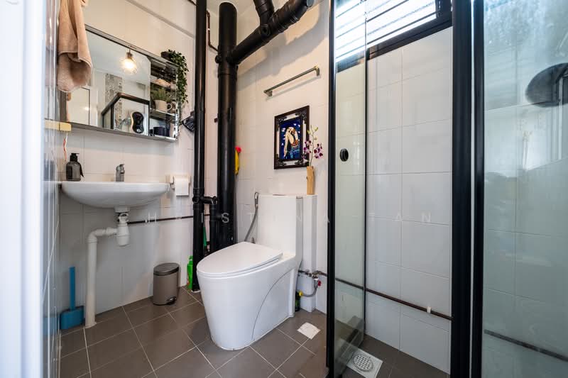 249 Hougang Avenue 3, 249 Hougang Avenue 3, 3 Bedrooms, 1,345 sqft, HDB Flat For Sale, by Christina Tan, 500162432 - Bathroom - PropertyGuru.com.sg