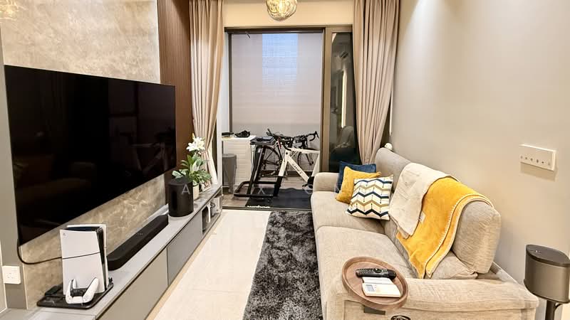 Midwood, 8 Hillview Rise, 2 Bedrooms, 636 sqft, Condominium For Sale, by Alex Ong, 500162449 - Living Room - PropertyGuru.com.sg