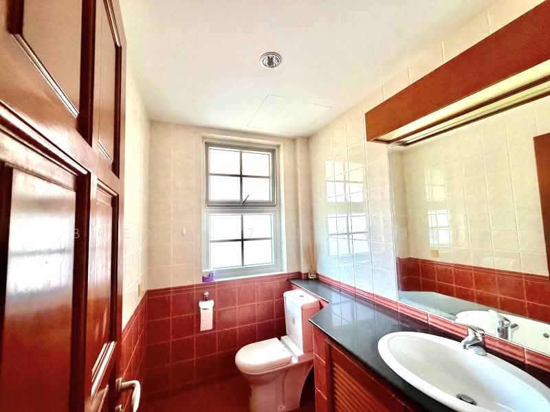 BRENDA ZEE ✧ 945O9938 ✧ GCB with Pool in Holland Road vicinity, Holland Road, Cornwall Gardens, Belmont Road, 5 Bedrooms, 7,300 sqft, Good Class Bungalow For Rent, by Brenda Zee (徐黎倫), 500162451 - Bathroom - PropertyGuru.com.sg