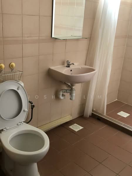 629 Ang Mo Kio Avenue 4, 629 Ang Mo Kio Avenue 4, 3 Bedrooms, 600 sqft, HDB Flat For Rent, by Joshua Lim, 500162452 - Bathroom - PropertyGuru.com.sg