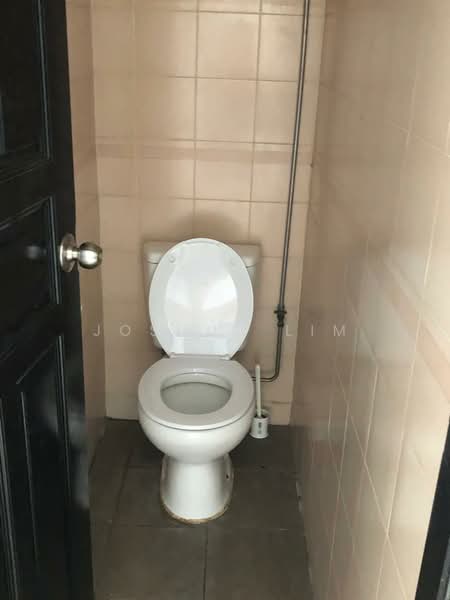 629 Ang Mo Kio Avenue 4, 629 Ang Mo Kio Avenue 4, 3 Bedrooms, 600 sqft, HDB Flat For Rent, by Joshua Lim, 500162452 - Bathroom - PropertyGuru.com.sg