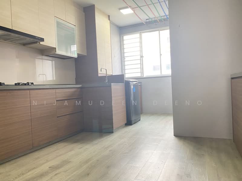 745 Jurong West Street 73, 745 Jurong West Street 73, 3 Bedrooms, 1,119 sqft, HDB Flat For Sale, by Nijamudeen Deeno, 500162453 - Kitchen - PropertyGuru.com.sg