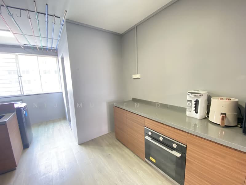 745 Jurong West Street 73, 745 Jurong West Street 73, 3 Bedrooms, 1,119 sqft, HDB Flat For Sale, by Nijamudeen Deeno, 500162453 - Kitchen - PropertyGuru.com.sg