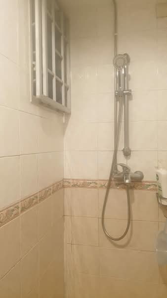 48 Strathmore Avenue, 48 Strathmore Avenue, Room Rental, 150 sqft, HDB Flat For Rent, by Neo Chee Seng, 500162461 - Bathroom - PropertyGuru.com.sg