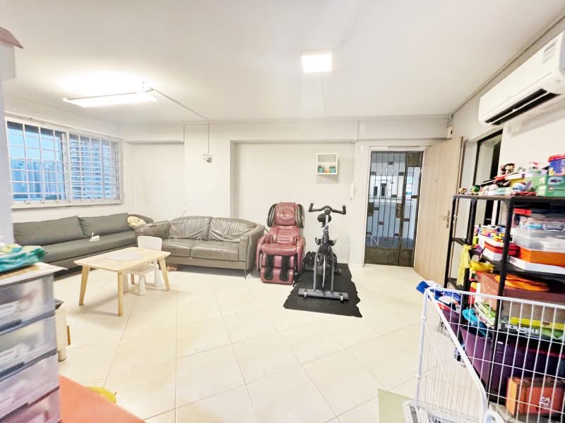 228 Bishan Street 23, 228 Bishan Street 23, 3 Bedrooms, 1,130 sqft, HDB Flat For Sale, by David Tan, 500162462 - Living Room - PropertyGuru.com.sg