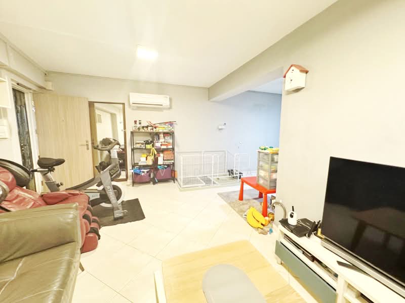 228 Bishan Street 23, 228 Bishan Street 23, 3 Bedrooms, 1,130 sqft, HDB Flat For Sale, by David Tan, 500162462 - Living Room - PropertyGuru.com.sg