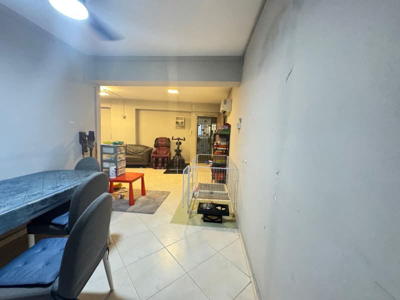 228 Bishan Street 23, 228 Bishan Street 23, 3 Bedrooms, 1,130 sqft, HDB Flat For Sale, by David Tan, 500162462 - Living Room - PropertyGuru.com.sg