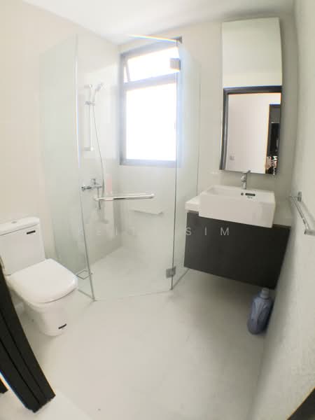 E Maisons (The Maisons), 30 Braddell Road, 2 Bedrooms, 936 sqft, Apartment For Sale, by Keith Sim, 500162464 - Bathroom - PropertyGuru.com.sg
