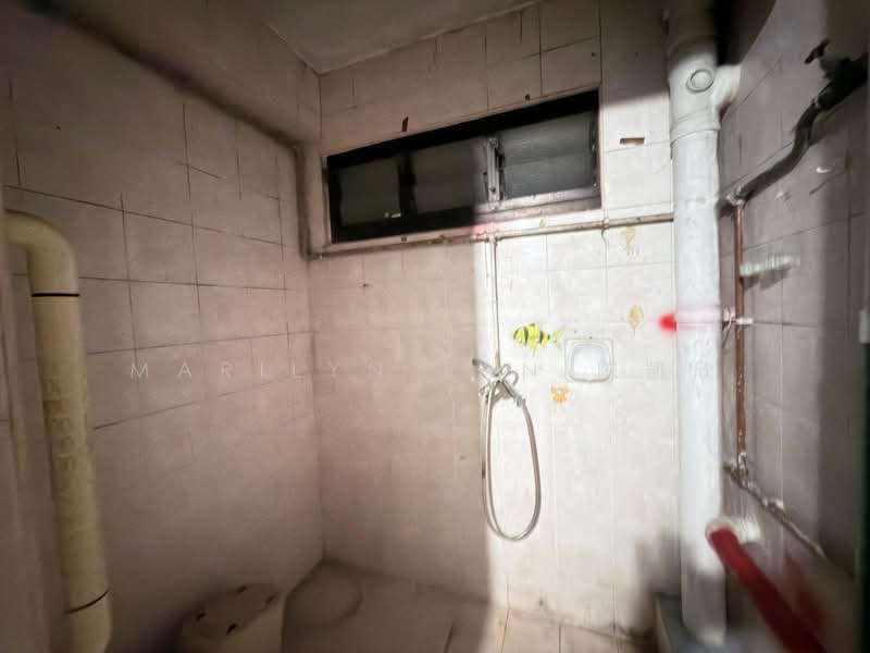 15 Marsiling Lane, 15 Marsiling Lane, 2 Bedrooms, 700 sqft, HDB Flat For Sale, by Marilyn Tan 陈凯欣, 500162470 - Bathroom - PropertyGuru.com.sg