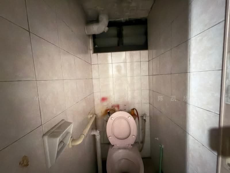 15 Marsiling Lane, 15 Marsiling Lane, 2 Bedrooms, 700 sqft, HDB Flat For Sale, by Marilyn Tan 陈凯欣, 500162470 - Bathroom - PropertyGuru.com.sg