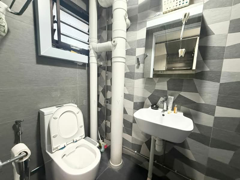 816 Jellicoe Road, 816 Jellicoe Road, 3 Bedrooms, 915 sqft, HDB Flat For Rent, by Wendy Tan, 500162474 - Bathroom - PropertyGuru.com.sg