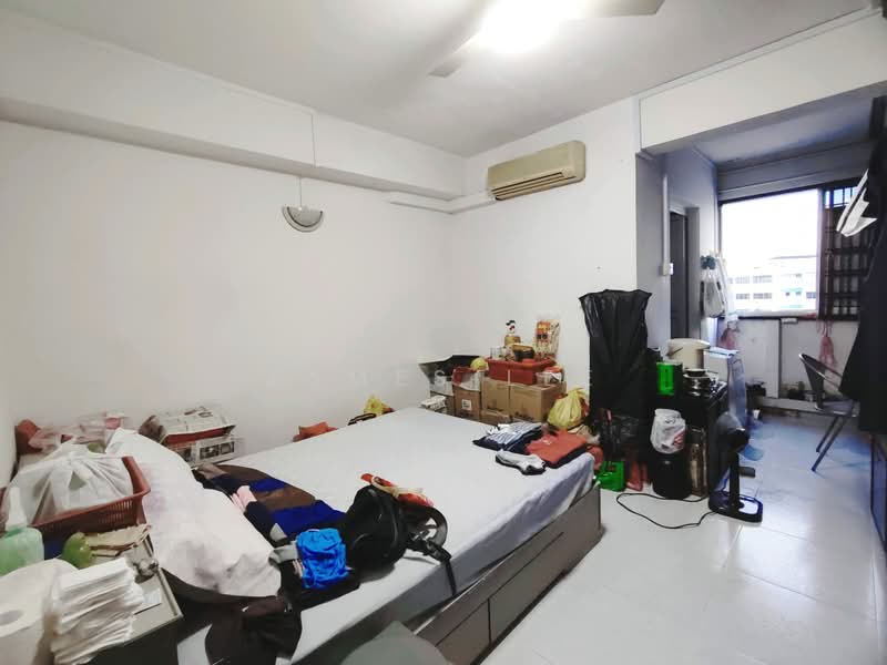 136 Serangoon North Avenue 2, 136 Serangoon North Avenue 2, 3 Bedrooms, 1,109 sqft, HDB Flat For Sale, by James Lee, 500162496 - Master Bedroom - PropertyGuru.com.sg
