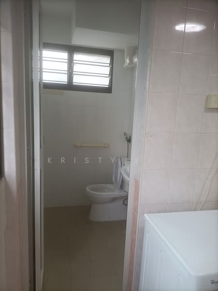 403 Ang Mo Kio Avenue 10, 403 Ang Mo Kio Avenue 10, 2 Bedrooms, 721 sqft, HDB Flat For Rent, by Kristy Kee, 500162502 - Bathroom - PropertyGuru.com.sg
