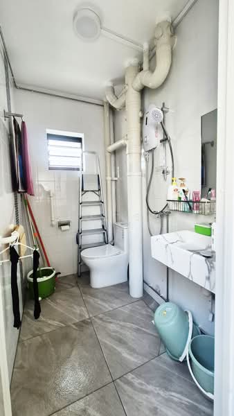 123 Pending Road, 123 Pending Road, Room Rental, 180 sqft, HDB Flat For Rent, by Louise Lim, 500162503 - Bathroom - PropertyGuru.com.sg