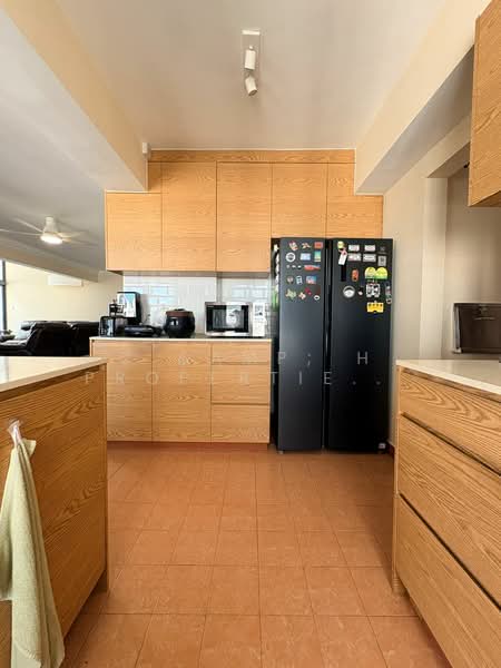 Aquarius By The Park, 9 Bedok Reservoir View, 3 Bedrooms, 2,185 sqft, Condominium For Rent, by PAULINE MARIE LIM AI HSIA, 500162512 - Kitchen - PropertyGuru.com.sg