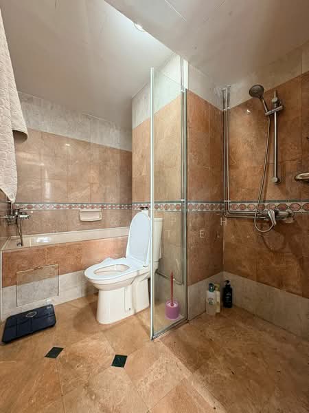 Aquarius By The Park, 9 Bedok Reservoir View, 3 Bedrooms, 2,185 sqft, Condominium For Rent, by PAULINE MARIE LIM AI HSIA, 500162512 - Bathroom - PropertyGuru.com.sg