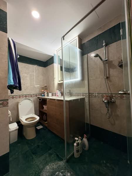 Aquarius By The Park, 9 Bedok Reservoir View, 3 Bedrooms, 2,185 sqft, Condominium For Rent, by PAULINE MARIE LIM AI HSIA, 500162512 - Bathroom - PropertyGuru.com.sg