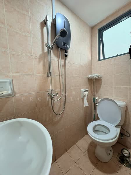 Aquarius By The Park, 9 Bedok Reservoir View, 3 Bedrooms, 2,185 sqft, Condominium For Rent, by PAULINE MARIE LIM AI HSIA, 500162512 - Bathroom - PropertyGuru.com.sg