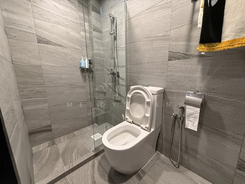 One Commonwealth, 1 Commonwealth Lane, 3,358 sqft, Light Industrial (B1) For Sale, by Meldys Tan, 500162524 - Bathroom - CommercialGuru.com.sg