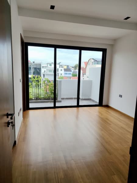 🏡 New Freehold Terrace Jalan Sankam, Jalan Sankam, 5 Bedrooms, 4,834 sqft, Terraced House For Sale, by Clifton Liang, 500162532 - Balcony - PropertyGuru.com.sg