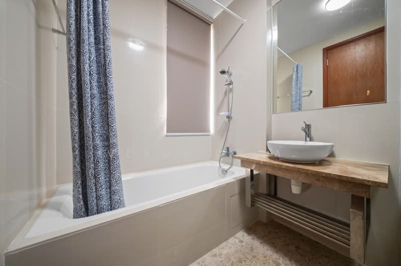 Grosvenor View, 1 Lengkong Empat, 2 Bedrooms, 883 sqft, Condominium For Sale, by Veroy Chua, 500162542 - Bathroom - PropertyGuru.com.sg