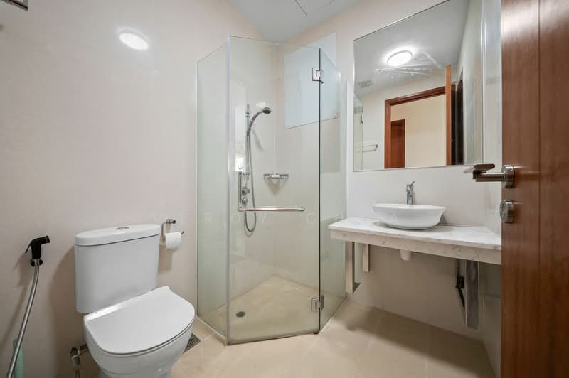 Grosvenor View, 1 Lengkong Empat, 2 Bedrooms, 883 sqft, Condominium For Sale, by Veroy Chua, 500162542 - Bathroom - PropertyGuru.com.sg