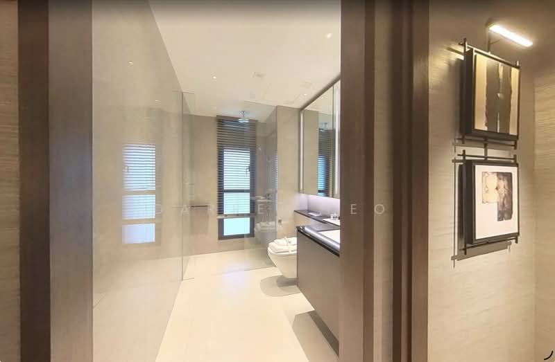 CHEAP 3BR IN RCR D1, MRT ACCESS, HIGH RENTAL YIELD, , 3 Bedrooms, 1,001 sqft, Condominium For Sale, by Darrel Yeo, 500162544 - Bathroom - PropertyGuru.com.sg
