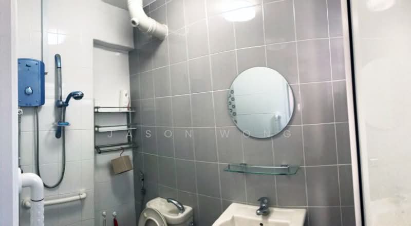 227 Tampines Street 23, 227 Tampines Street 23, 2 Bedrooms, 1,001 sqft, HDB Flat For Rent, by Jason Wong, 500162550 - Bathroom - PropertyGuru.com.sg