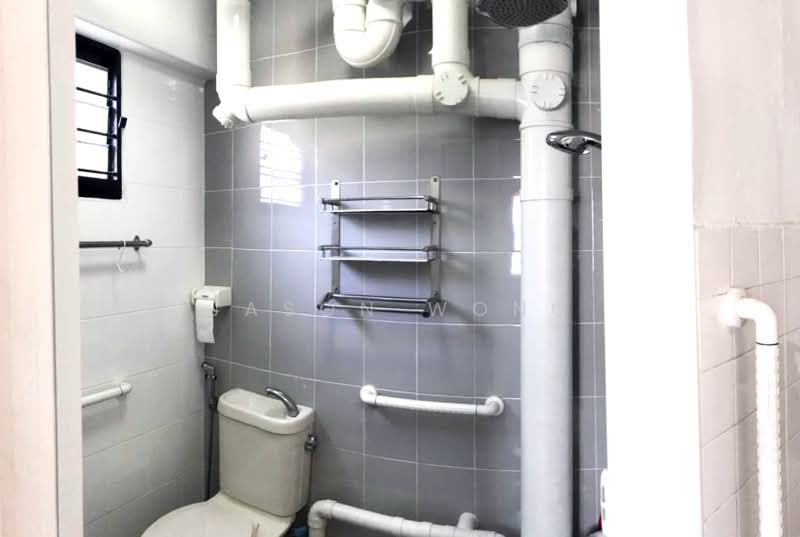 227 Tampines Street 23, 227 Tampines Street 23, 2 Bedrooms, 1,001 sqft, HDB Flat For Rent, by Jason Wong, 500162550 - Bathroom - PropertyGuru.com.sg