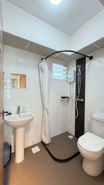 40B Margaret Drive, 40B Margaret Drive, 2 Bedrooms, 678 sqft, HDB Flat For Sale, by Jose Loh Zhenhao, 500162563 - Bathroom - PropertyGuru.com.sg
