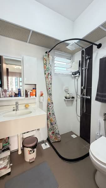 40B Margaret Drive, 40B Margaret Drive, 2 Bedrooms, 678 sqft, HDB Flat For Sale, by Jose Loh Zhenhao, 500162563 - Bathroom - PropertyGuru.com.sg