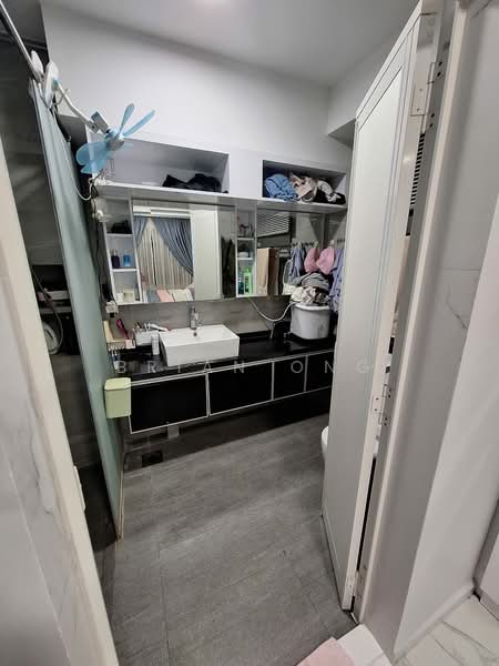 692 Jurong West Central 1, 692 Jurong West Central 1, 3 Bedrooms, 1,076 sqft, HDB Flat For Rent, by Brian Ong, 500162565 - Bathroom - PropertyGuru.com.sg