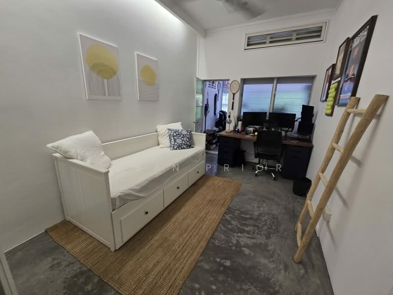 Tiong Bahru Second Floor 3 Bed Charmer, Tiong Bahru Road Walkup, 3 Bedrooms, 950 sqft, Walk-up Apartment For Rent, by Susan Prior, 500162571 - Study - PropertyGuru.com.sg