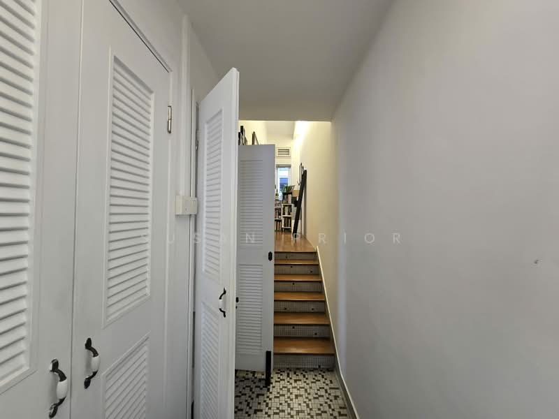 Tiong Bahru Second Floor 3 Bed Charmer, Tiong Bahru Road Walkup, 3 Bedrooms, 950 sqft, Walk-up Apartment For Rent, by Susan Prior, 500162571 - Interior - PropertyGuru.com.sg