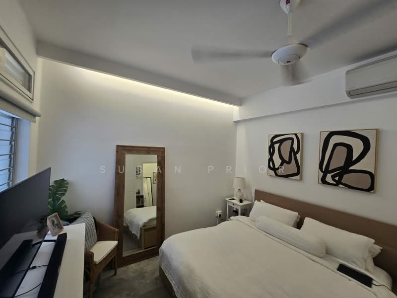Tiong Bahru Second Floor 3 Bed Charmer, Tiong Bahru Road Walkup, 3 Bedrooms, 950 sqft, Walk-up Apartment For Rent, by Susan Prior, 500162571 - Bedroom - PropertyGuru.com.sg
