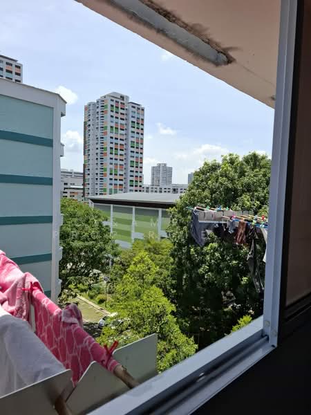 233 Jurong East Street 21, 233 Jurong East Street 21, 2 Bedrooms, 721 sqft, HDB Flat For Sale, by WENDY, 500162577 - Exterior - PropertyGuru.com.sg
