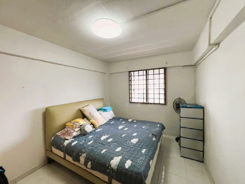 334 Clementi Avenue 2, 334 Clementi Avenue 2, 2 Bedrooms, 721 sqft, HDB Flat For Sale, by Ben Lau, 500162578 - Bedroom - PropertyGuru.com.sg