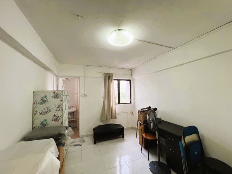 334 Clementi Avenue 2, 334 Clementi Avenue 2, 2 Bedrooms, 721 sqft, HDB Flat For Sale, by Ben Lau, 500162578 - Master Bedroom - PropertyGuru.com.sg