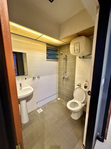 217B Boon Lay View, 217B Boon Lay Avenue, 2 Bedrooms, 732 sqft, HDB Flat For Sale, by Gina Lim, 500162592 - Bathroom - PropertyGuru.com.sg