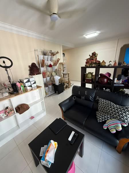 121C Sengkang East Way, 121C Sengkang East Way, 3 Bedrooms, 980 sqft, HDB Flat For Sale, by Charlie Ethan Chia, 500162602 - Living Room - PropertyGuru.com.sg
