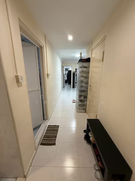 121C Sengkang East Way, 121C Sengkang East Way, 3 Bedrooms, 980 sqft, HDB Flat For Sale, by Charlie Ethan Chia, 500162602 - Corridor - PropertyGuru.com.sg