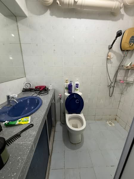 121C Sengkang East Way, 121C Sengkang East Way, 3 Bedrooms, 980 sqft, HDB Flat For Sale, by Charlie Ethan Chia, 500162602 - Bathroom - PropertyGuru.com.sg
