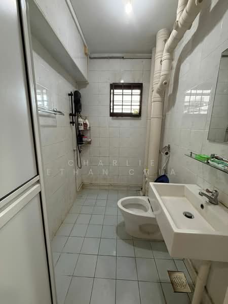 121C Sengkang East Way, 121C Sengkang East Way, 3 Bedrooms, 980 sqft, HDB Flat For Sale, by Charlie Ethan Chia, 500162602 - Bathroom - PropertyGuru.com.sg