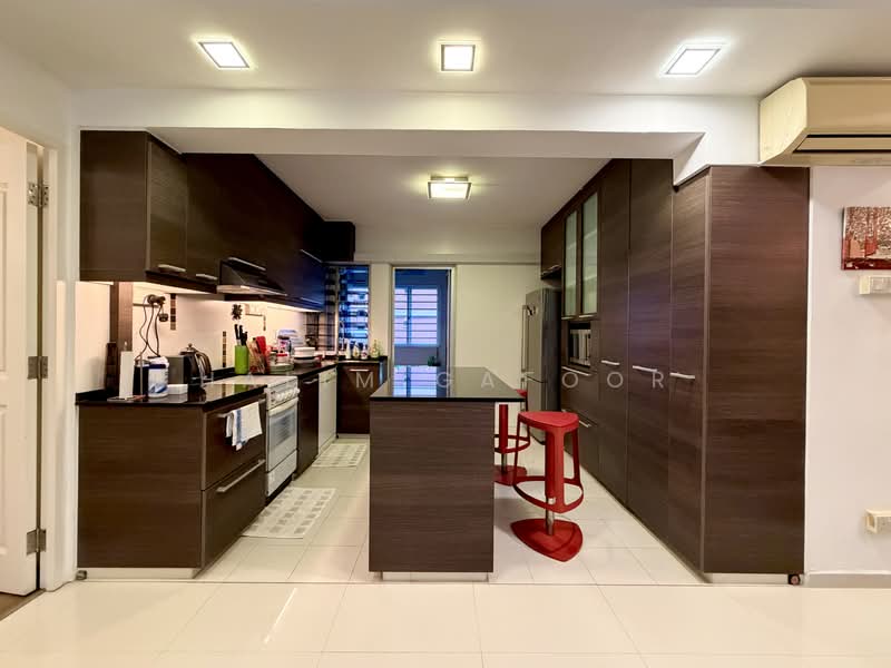 130 Clarence Lane, 130 Clarence Lane, 3 Bedrooms, 1,119 sqft, HDB Flat For Sale, by Halim Gafoor, 500162605 - Kitchen - PropertyGuru.com.sg