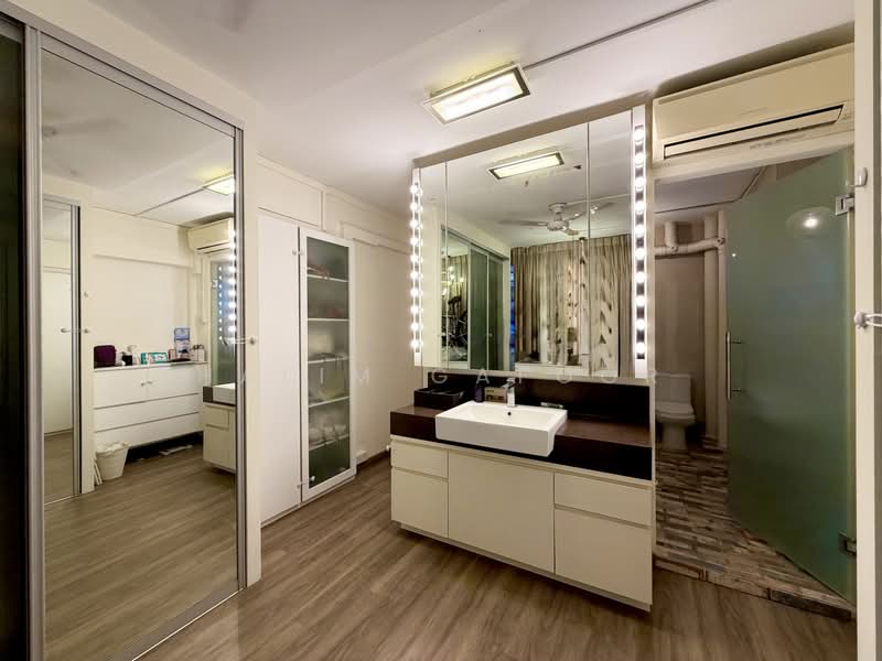 130 Clarence Lane, 130 Clarence Lane, 3 Bedrooms, 1,119 sqft, HDB Flat For Sale, by Halim Gafoor, 500162605 - Bathroom - PropertyGuru.com.sg